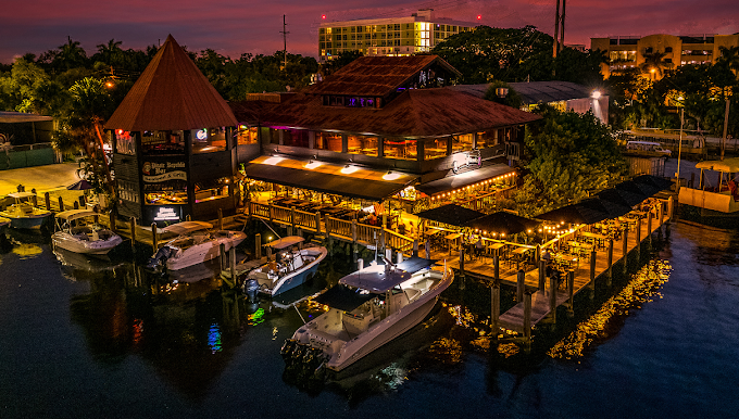 Nightime view of Pirates Republic Seafood