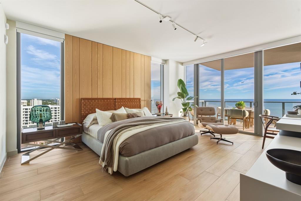 Take Your Pick in Solemar: NE or SE Corner?